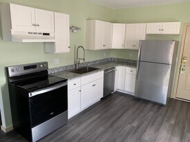 191 Main St, Unit Apt 3 in Saco, ME - Building Photo