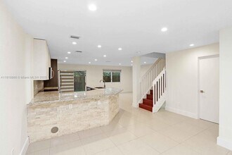 11549 NW 51st Ln in Doral, FL - Building Photo - Building Photo