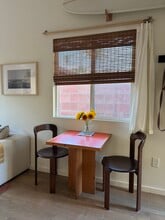 12473 Gilmore Ave, Unit 1/2 in Los Angeles, CA - Foto de edificio - Building Photo