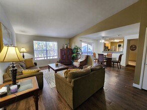 5055 W Hacienda Ave in Las Vegas, NV - Foto de edificio - Building Photo