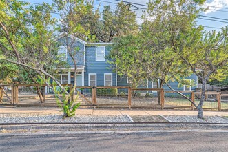 401 W Johanna St in Austin, TX - Building Photo - Building Photo