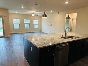 295 Timberline Way in Madera, CA - Building Photo - Building Photo