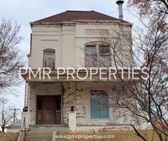 901 S 14th St in St. Joseph, MO - Building Photo