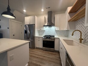 5258 W Dock St in South Jordan, UT - Foto de edificio - Building Photo