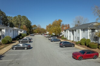 Foxfield Apartments in Greenwood, SC - Foto de edificio - Building Photo