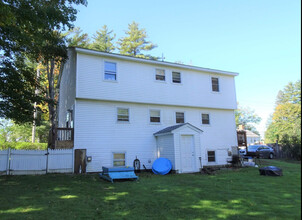 369 Pembroke St in Pembroke, NH - Foto de edificio - Building Photo