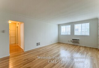 244 S Doheny Dr in Beverly Hills, CA - Foto de edificio - Building Photo