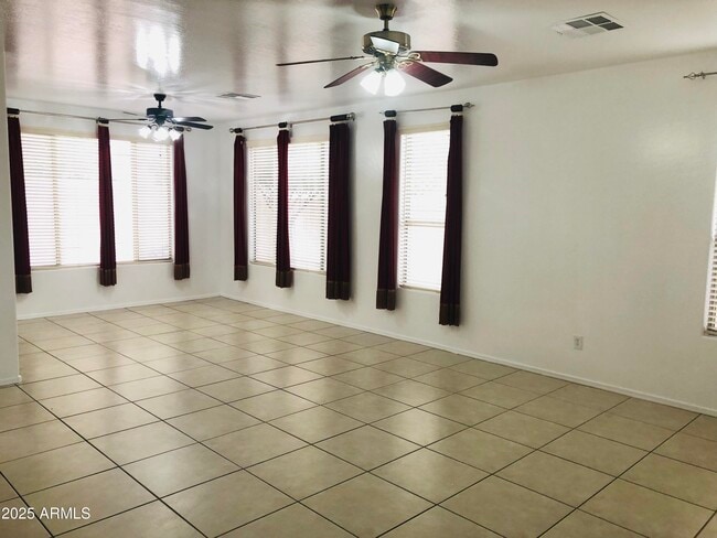 9940 E Medina Ave in Mesa, AZ - Building Photo - Building Photo