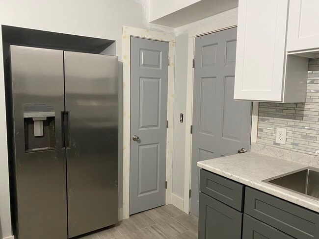 92 Walnut St, Unit 1 RIGT in Peabody, MA - Building Photo - Building Photo