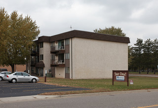 Fern Court Apartments in Big Lake, MN - Building Photo - Building Photo