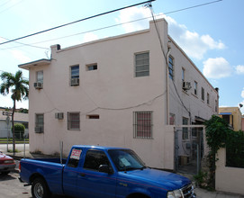402 SW 13th Ave in Miami, FL - Foto de edificio - Building Photo