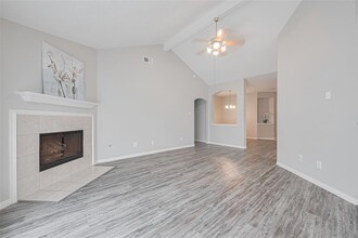 6906 Cobblestone Path in Houston, TX - Foto de edificio - Building Photo