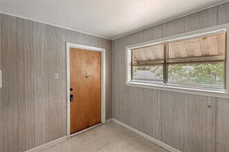 818 University Ave in Huntsville, TX - Foto de edificio - Building Photo