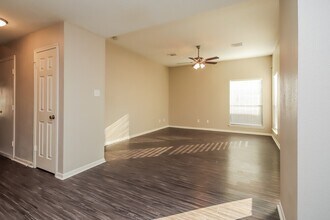 2717 Shauntel St in Pearland, TX - Building Photo - Building Photo