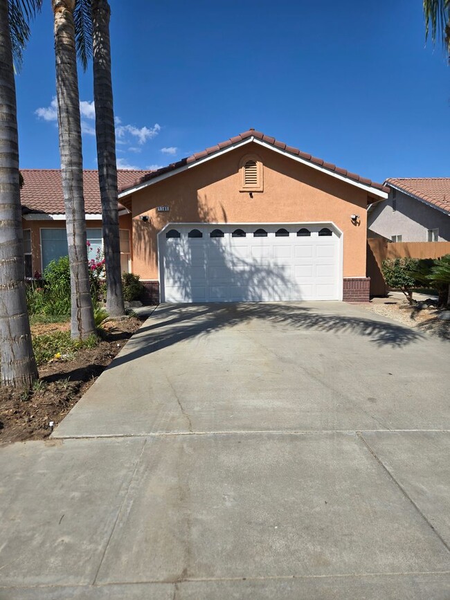1101 E Cinnamon Dr in Lemoore, CA - Building Photo - Building Photo