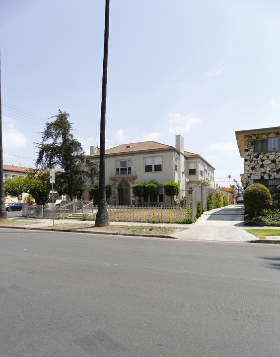 500 S Manhattan Pl in Los Angeles, CA - Building Photo