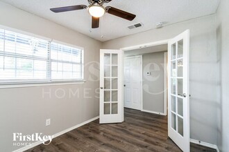 1700 Scottsdale Dr in Arlington, TX - Building Photo - Building Photo