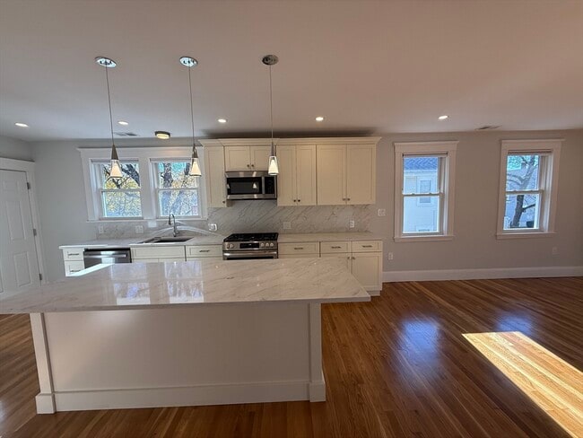 79 Hovey St in Watertown, MA - Building Photo - Building Photo