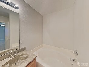 704 W Colony Dr in Arlington, TX - Building Photo - Building Photo