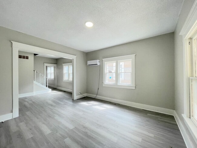414 E 8th Ave in Hutchinson, KS - Building Photo - Building Photo