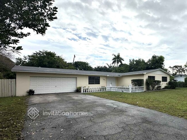 17421 SW 92nd Ct in Palmetto Bay, FL - Building Photo - Building Photo