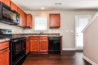 531 Randolph Dr in Clayton, NC - Building Photo - Building Photo
