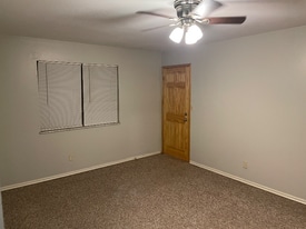 1103 W James Blvd, Unit 4 in St James, MO - Building Photo