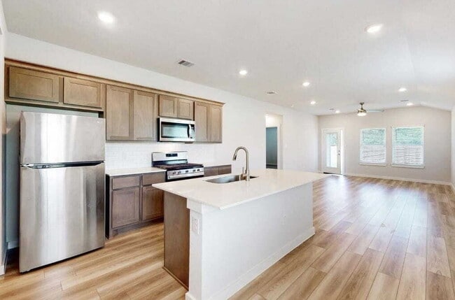 1010 Amistad Lp in College Station, TX - Building Photo - Building Photo