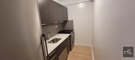 East 39th Street in New York, NY - Building Photo - Building Photo