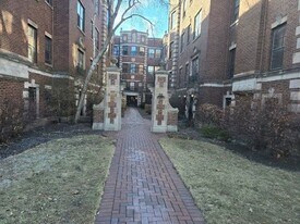 410 Ridge Ave, Unit 23-2 in Evanston, IL - Building Photo