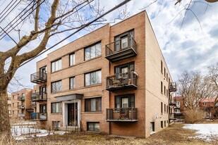 4860 Édouard-Montpetit Boul in Montréal, QC - Building Photo