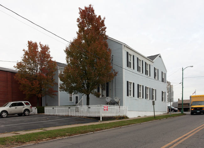 1 N Main St in Columbiana, OH - Foto de edificio - Building Photo