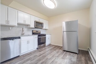 Congress Apartment Homes in Allentown, PA - Building Photo