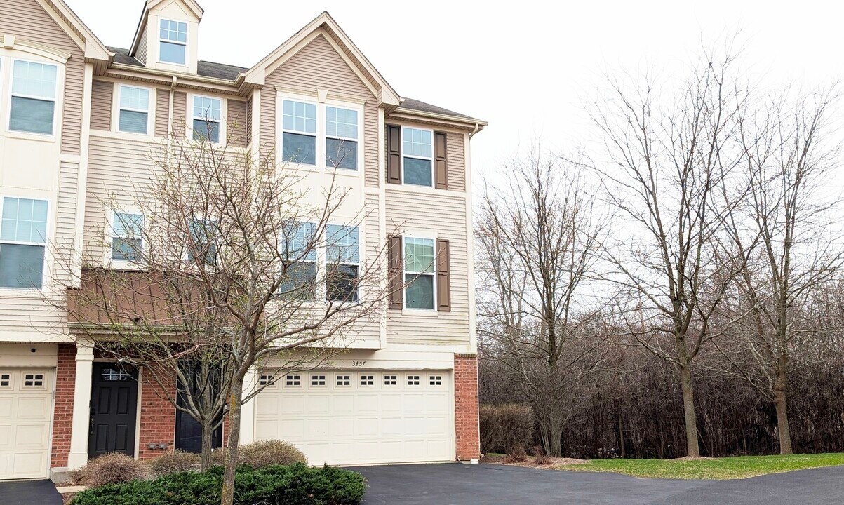3457 Bradbury Cir in Aurora, IL - Building Photo