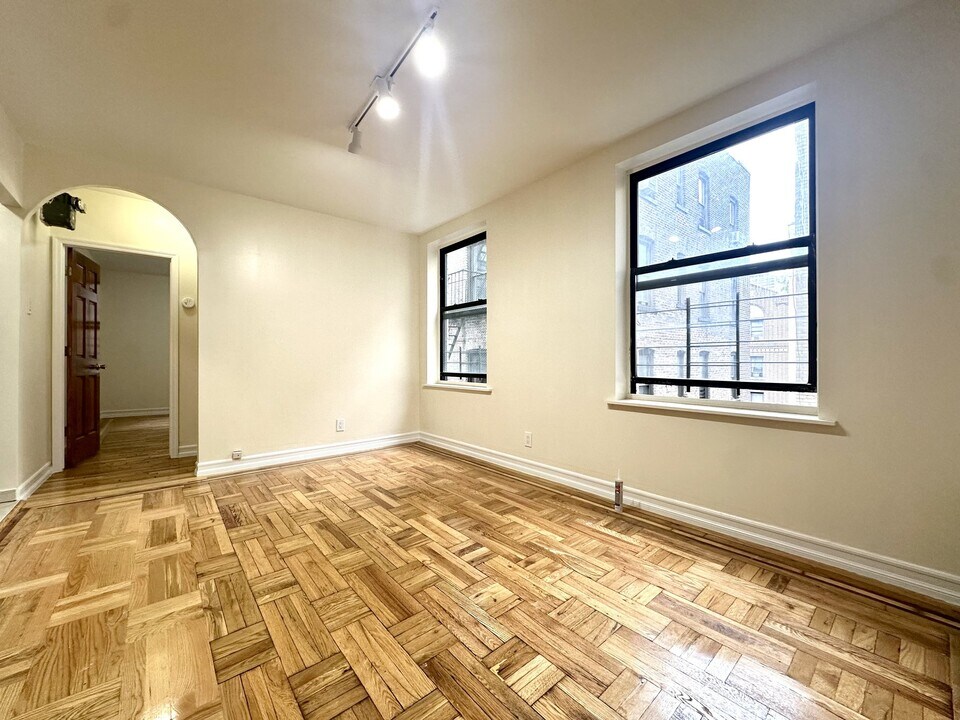 10 Adrian Ave in New York, NY - Building Photo
