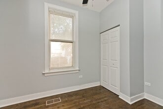 1922 N Wilmot Ave in Chicago, IL - Building Photo - Building Photo