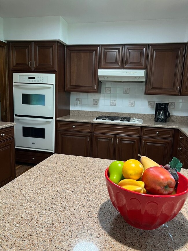 property at 33 Estates View Dr