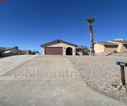 3267 Cinnamon Dr in Lake Havasu City, AZ - Building Photo - Building Photo