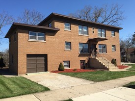 8844 Burlington Ave in Brookfield, IL - Building Photo