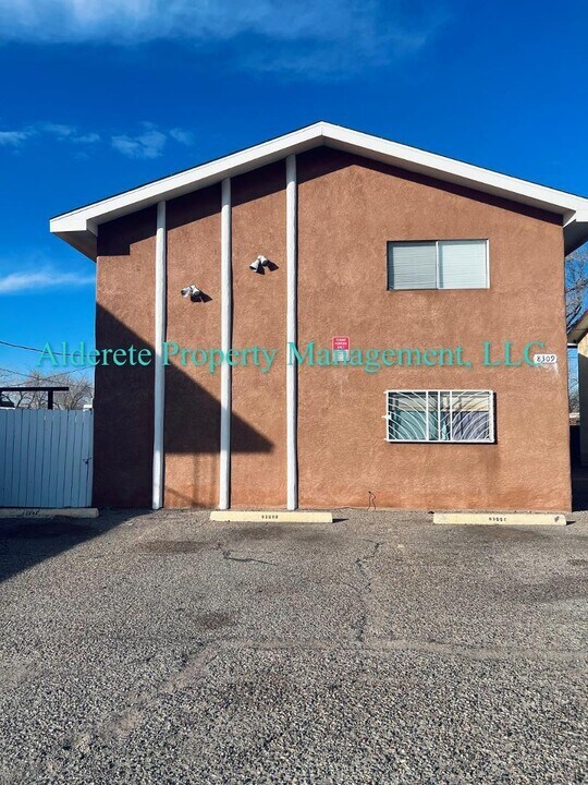 8309 Trumbull Ave SE in Albuquerque, NM - Building Photo