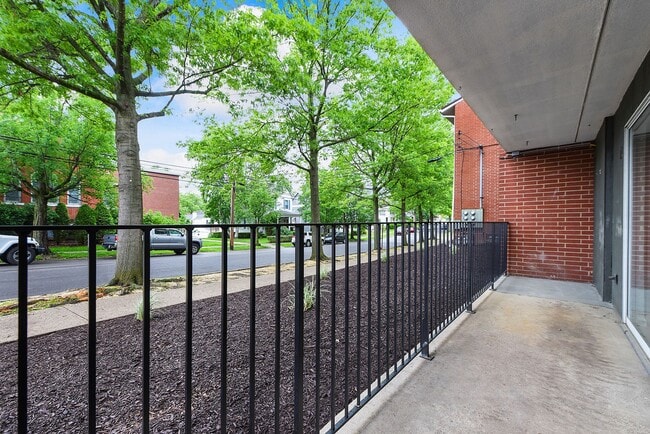 The Angelan in Oakmont, PA - Foto de edificio - Building Photo