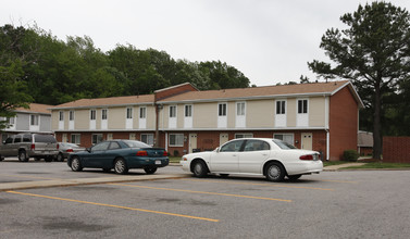 Ebbetts Plaza in Virginia Beach, VA - Building Photo - Building Photo