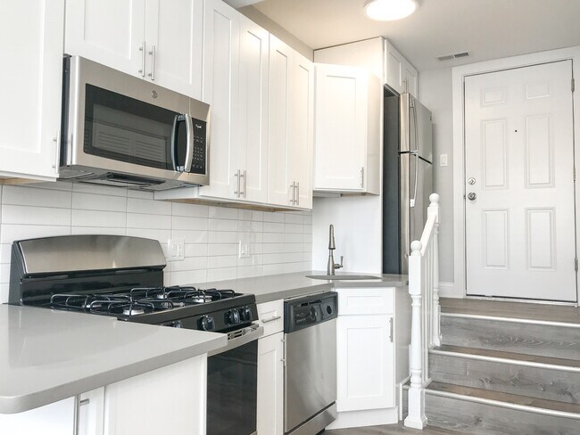 3110 N Milwaukee Ave in Chicago, IL - Building Photo - Building Photo