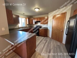 4810 W Cayman St in Sioux Falls, SD - Building Photo - Building Photo