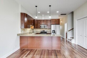 2028 W Augusta Blvd in Chicago, IL - Building Photo - Building Photo