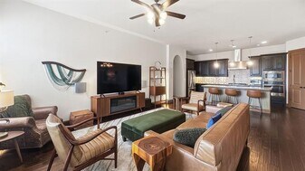 545 Via Amalfi in Irving, TX - Building Photo