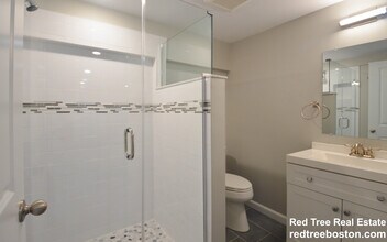 142 Salisbury Rd, Unit 1 in Brookline, MA - Building Photo - Building Photo