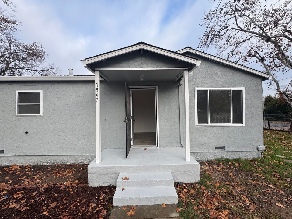 3547 10th Ave in Sacramento, CA - Building Photo