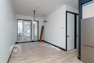 923 Broadway, Unit 3C in Brooklyn, NY - Foto de edificio - Building Photo