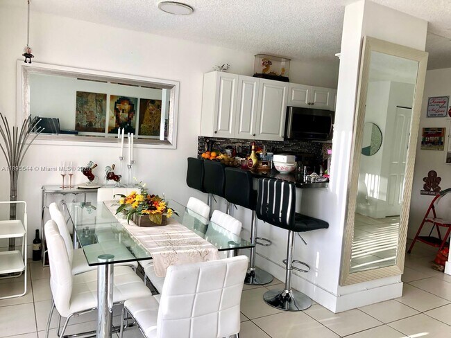 14020 SW 91st Terrace in Miami, FL - Building Photo - Building Photo